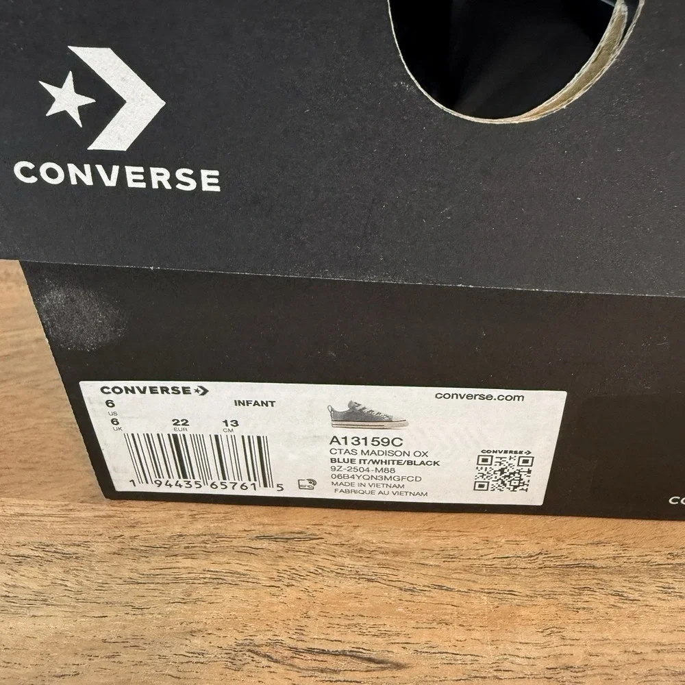 New NIB Little Kids Converse Chuck Taylor All Star Madison OX Sparkle Sneaker 6C